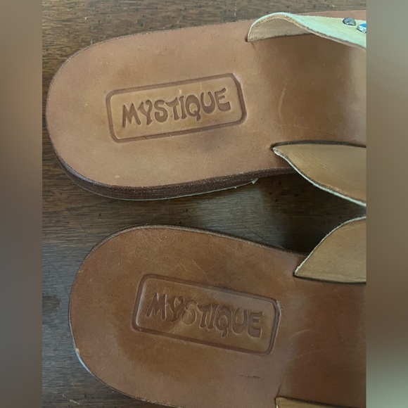 Mystique leather Tan Sandals with Blue Gem Accents size 8 - Picture 6 of 6